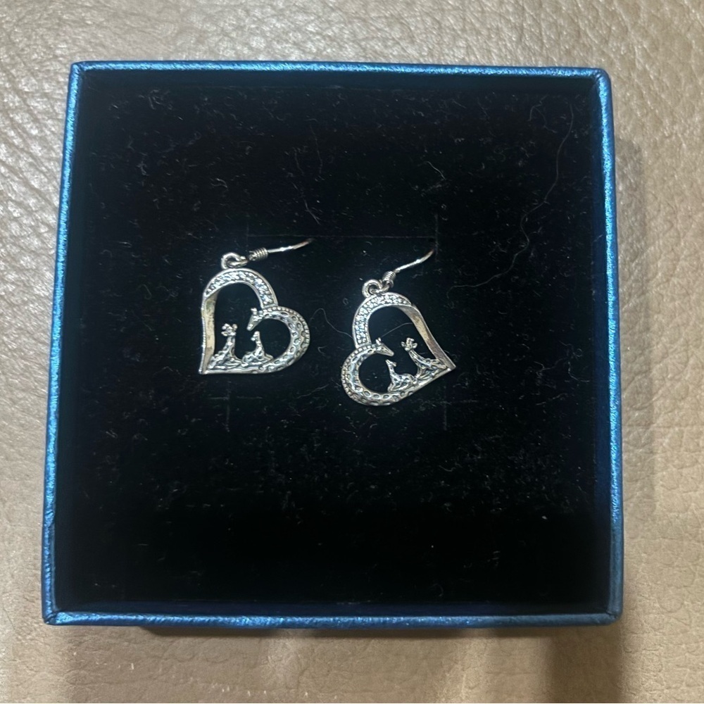 NWB Sterling silver heart earrings with giraffes - Picture 1 of 3